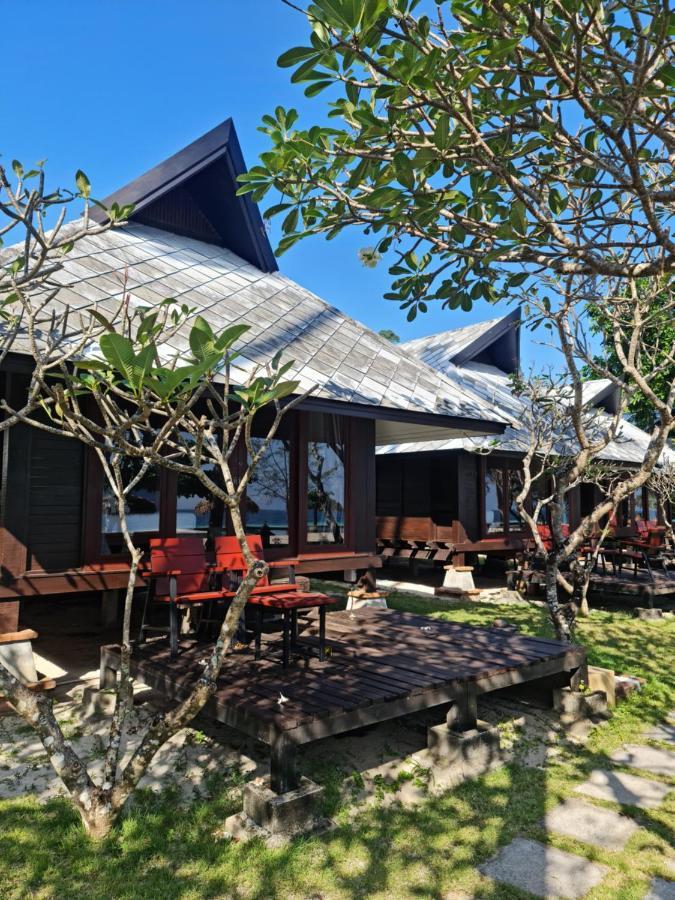Bungalow Beach Front