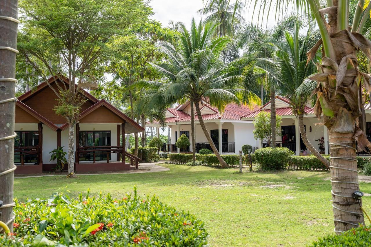 Bungalow with Garden View
