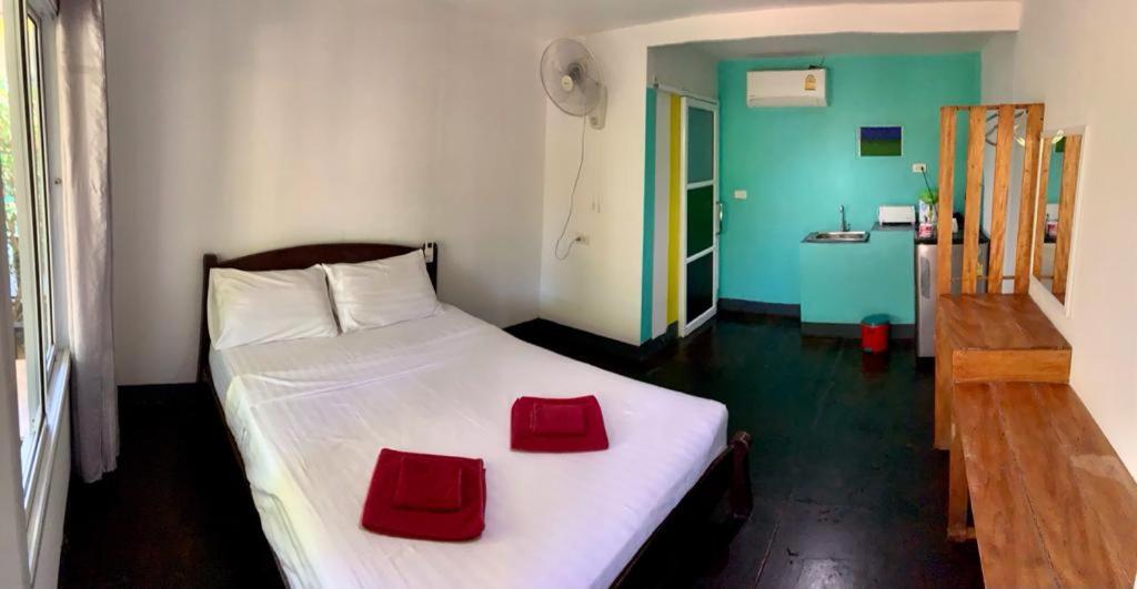 One-Bedroom House,1361840849:JPEG