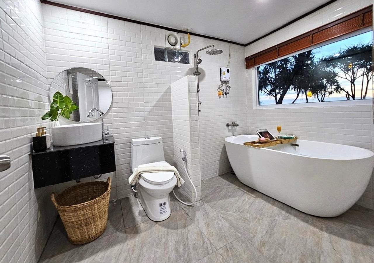 Deluxe Double Room with Beach Access,1548223813:JPEG