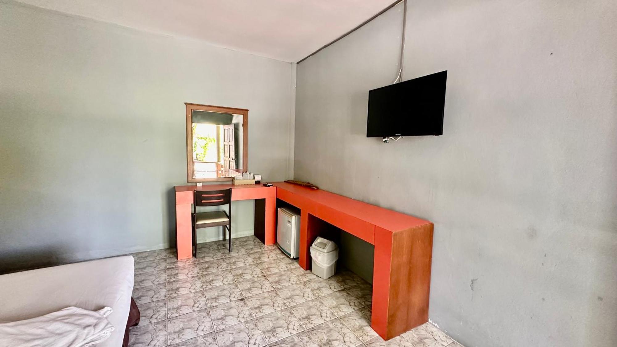 Bungalow Standard Queen Bed A Zone (No view)