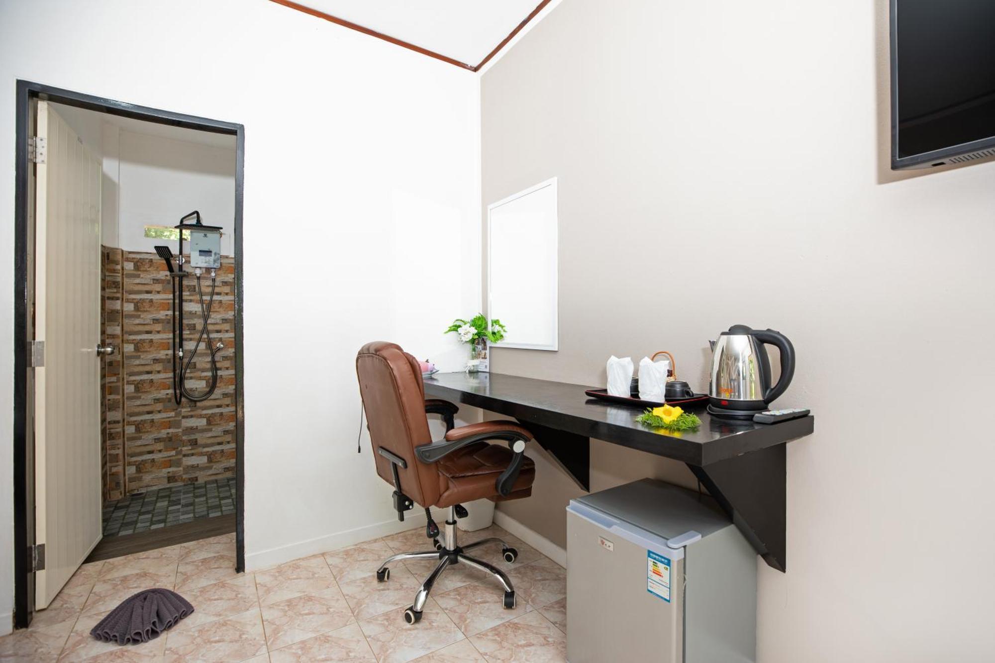 Studio Bungalow with Garden View