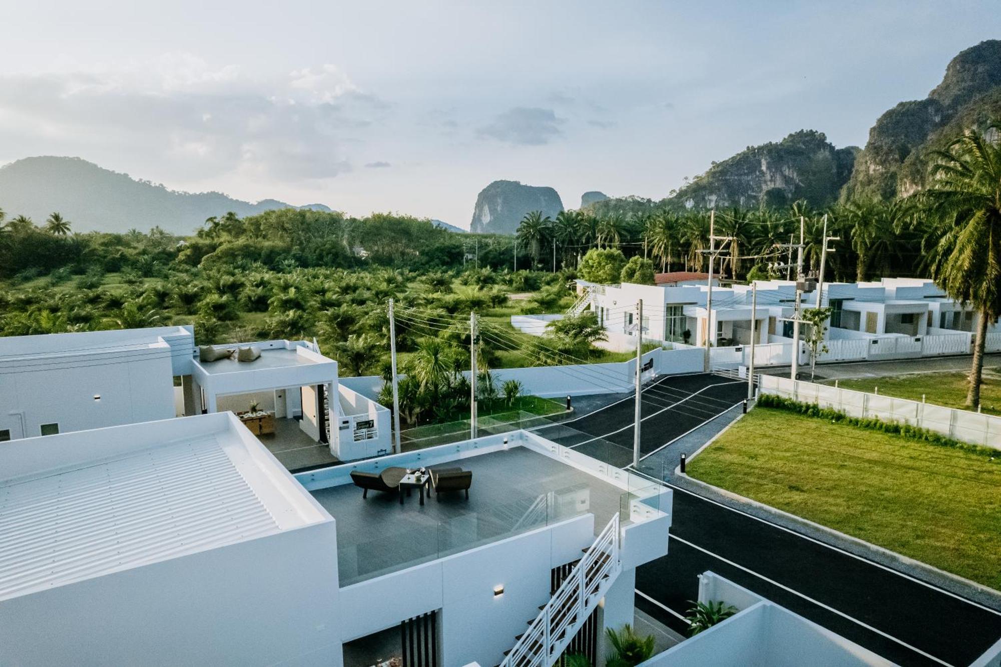 Grand Pool Villa with Rooftop