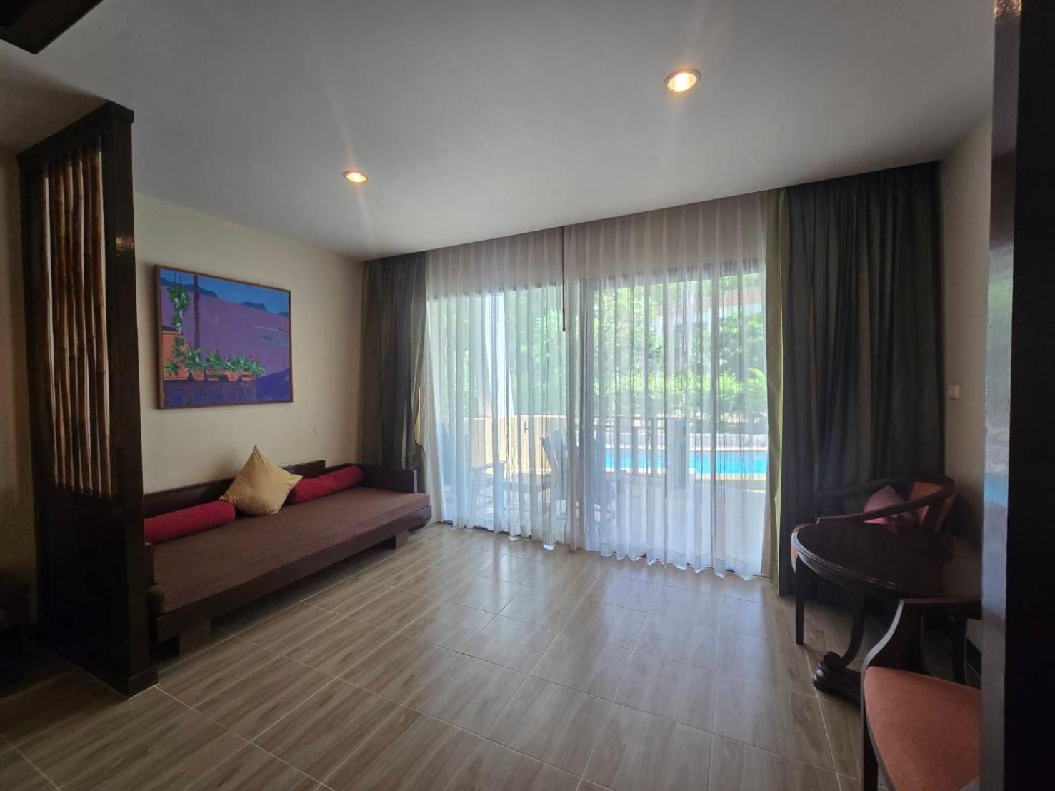 Deluxe Double or Twin Room Pool Access