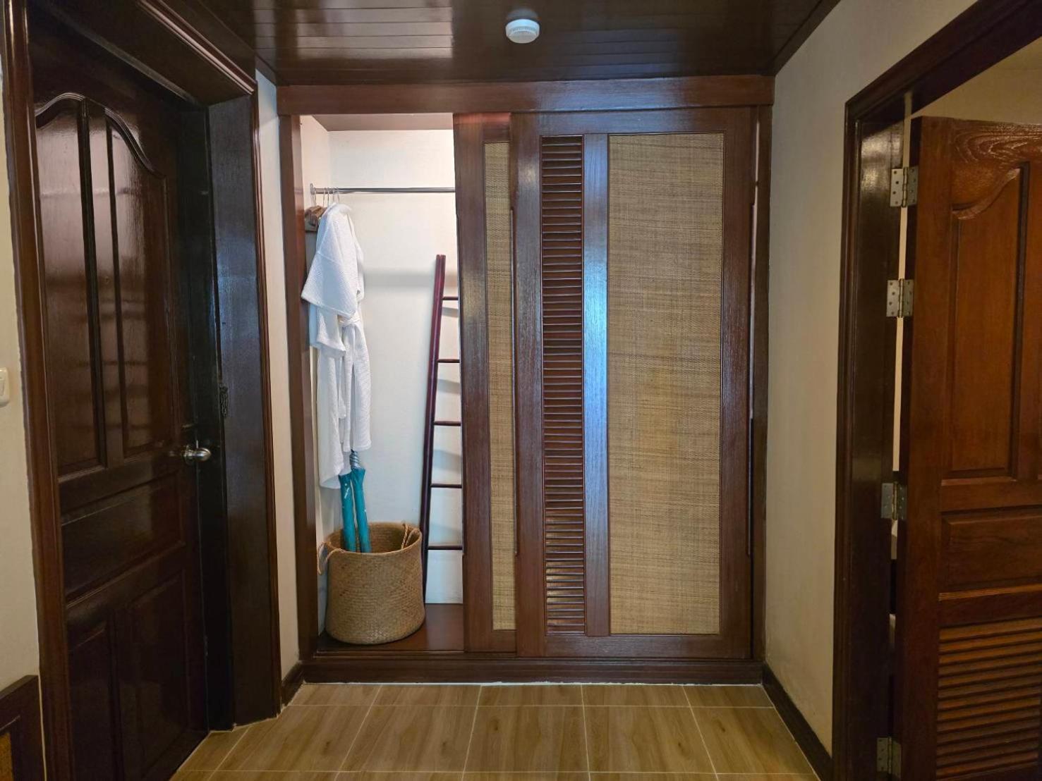 Deluxe Double or Twin Room Pool Access