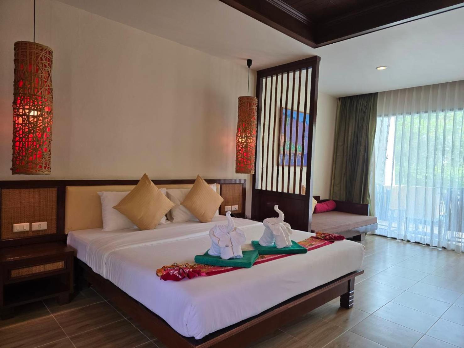 Deluxe Double or Twin Room Pool Access