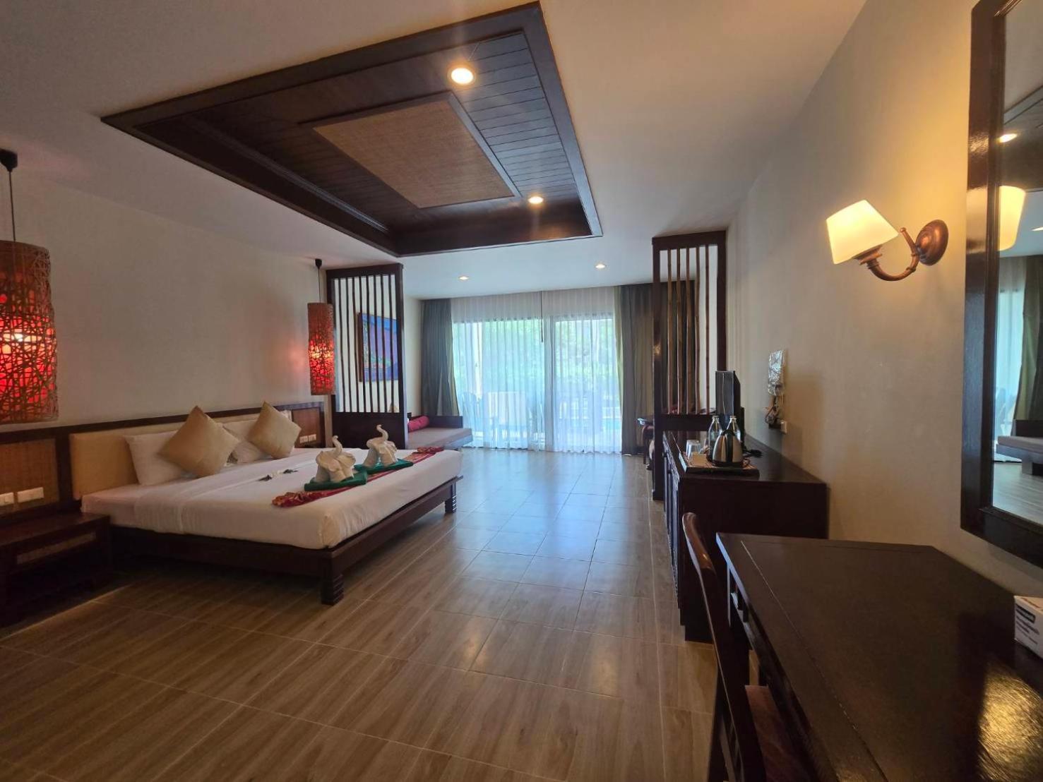 Deluxe Double or Twin Room Pool Access