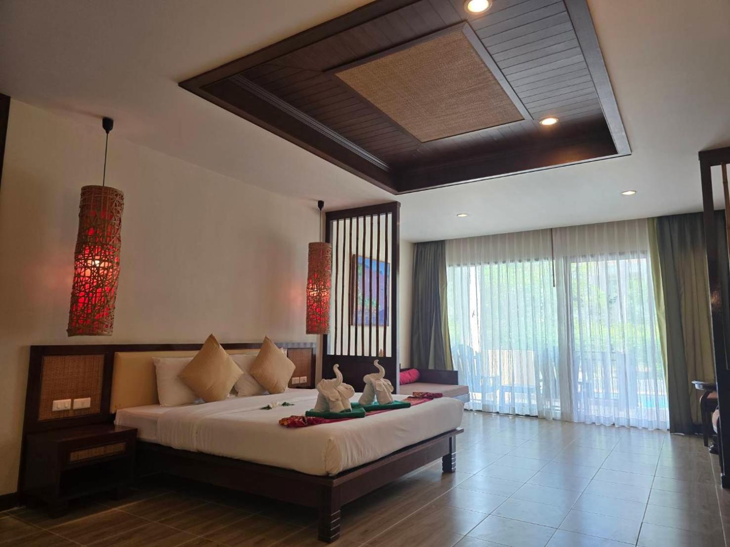 Deluxe Double or Twin Room Pool Access