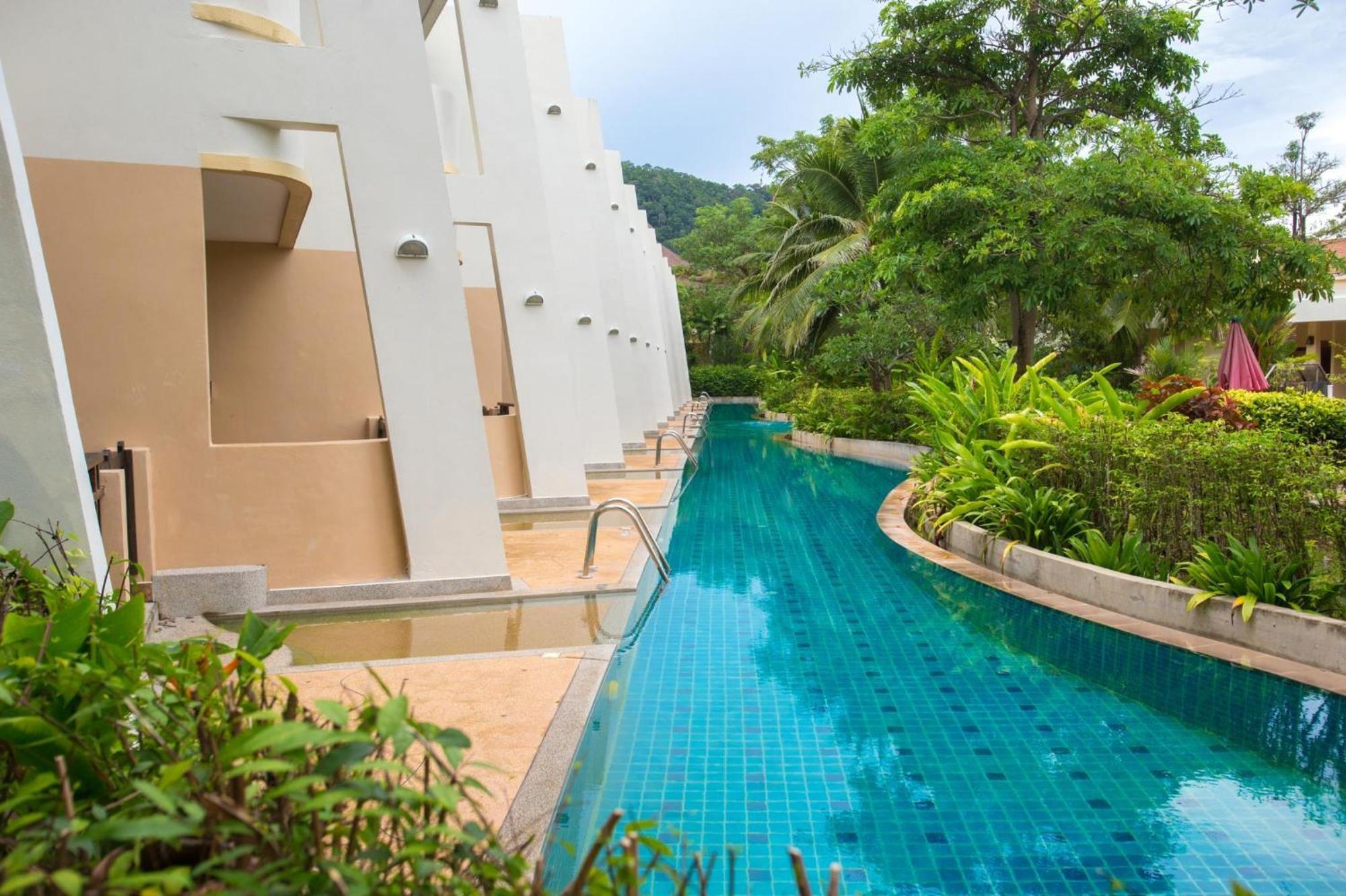 Deluxe Double or Twin Room Pool Access