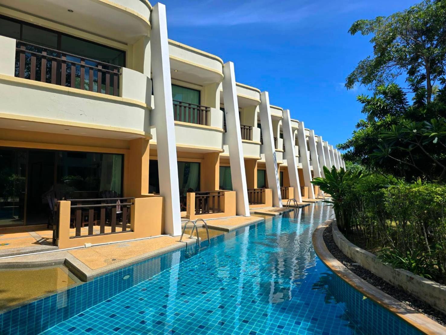 Deluxe Double or Twin Room Pool Access