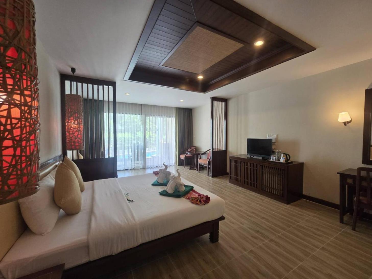 Deluxe Double or Twin Room Pool Access