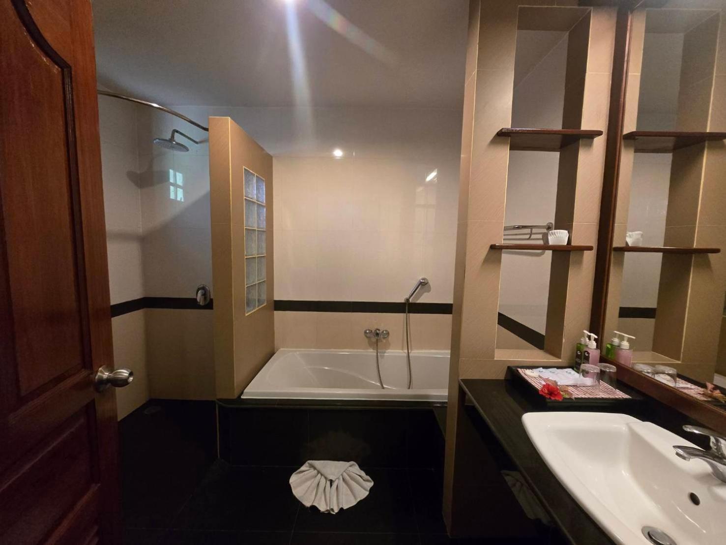 Deluxe Double or Twin Room Pool Access