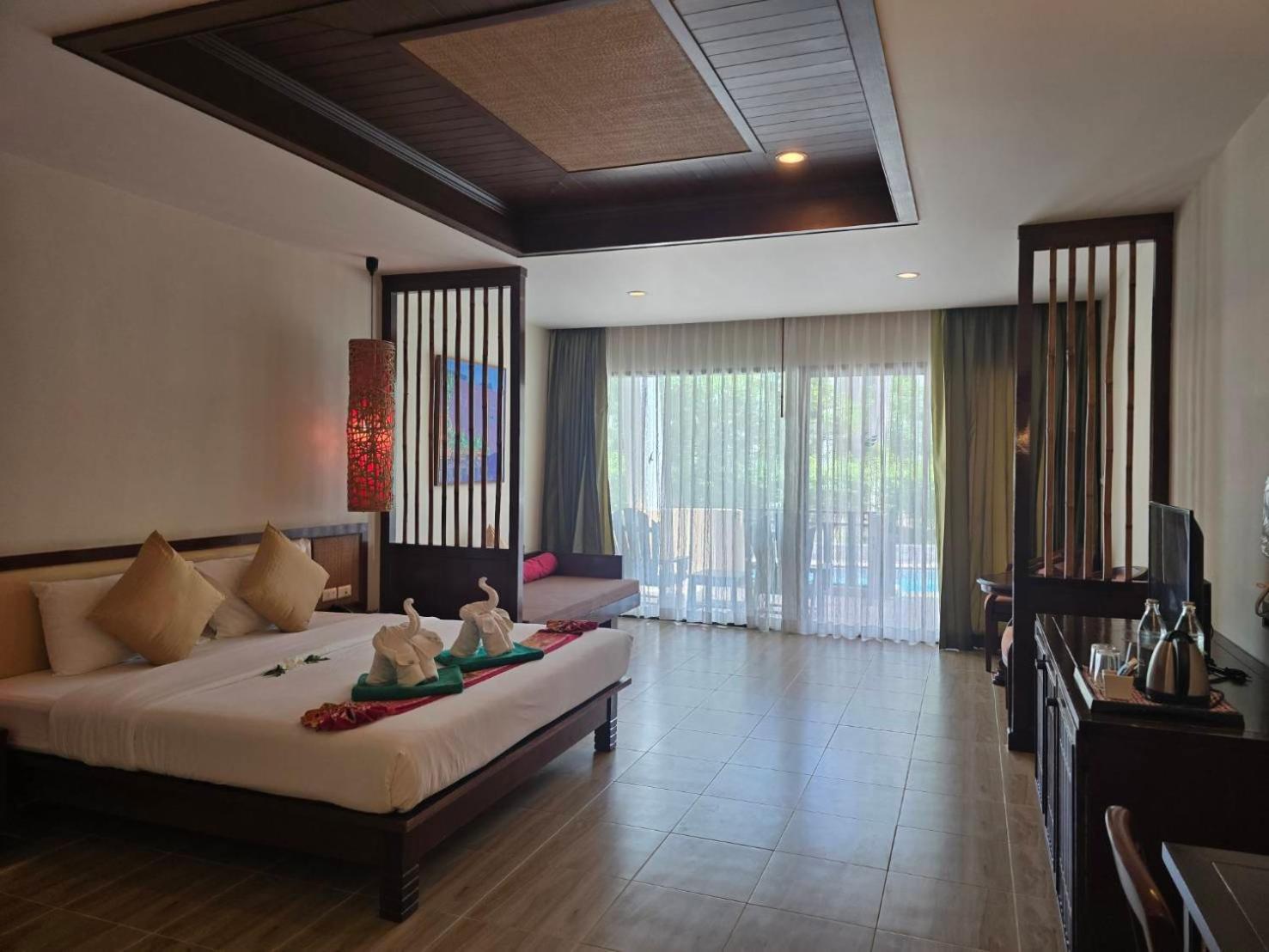 Deluxe Double or Twin Room Pool Access