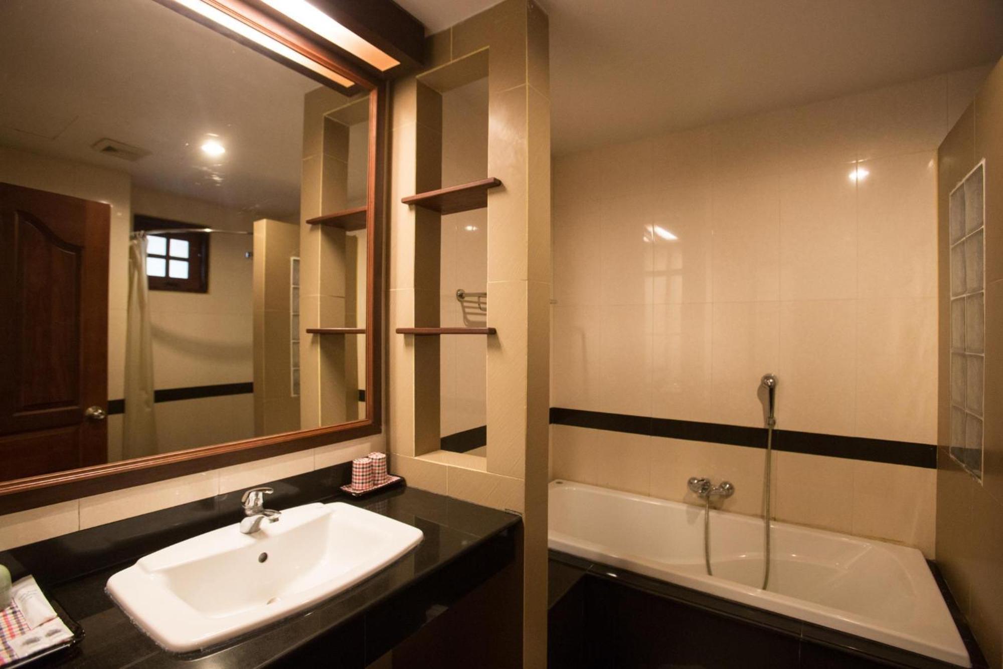 Deluxe Double or Twin Room Pool Access