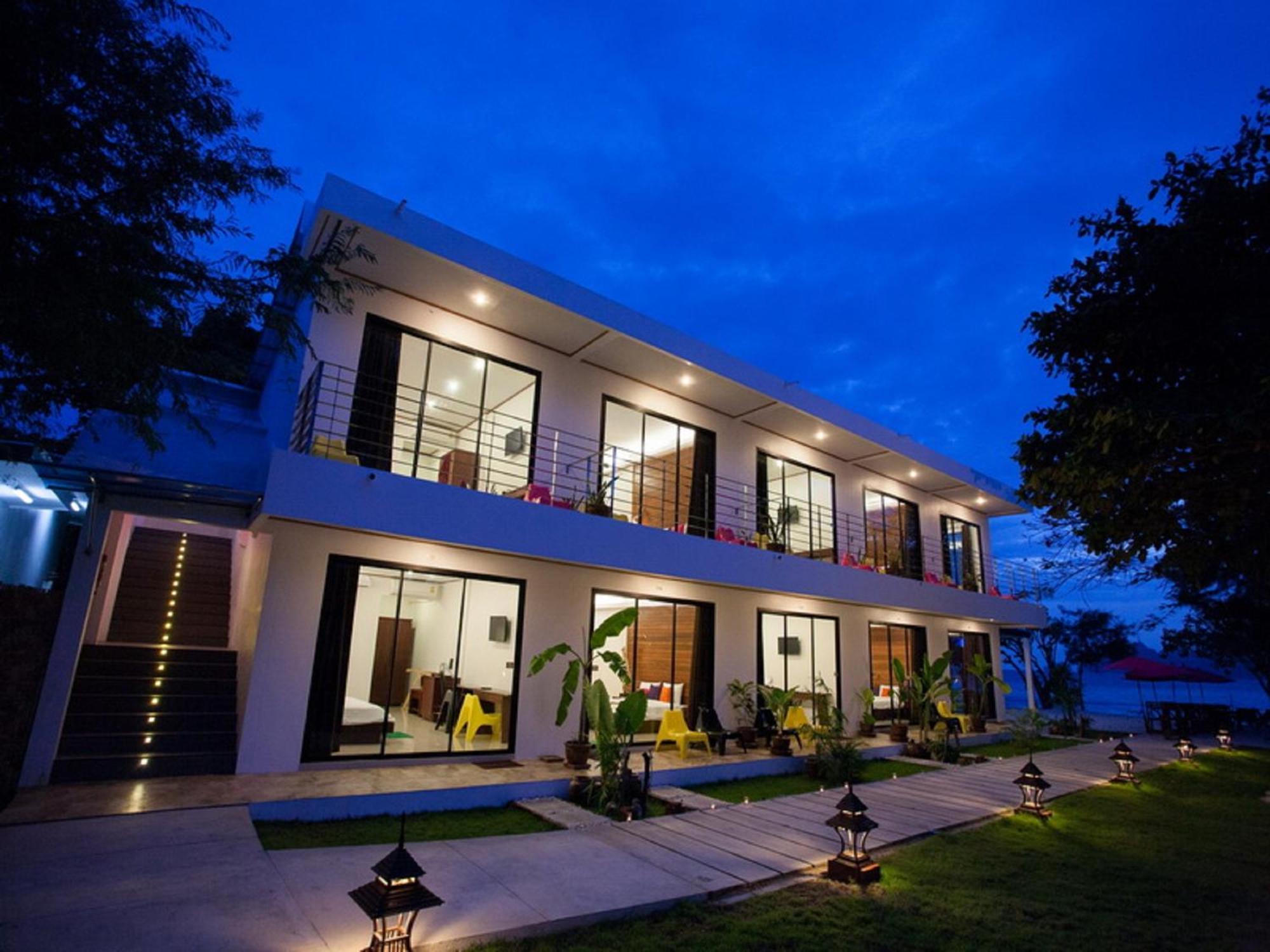 Thai Modern Apartment