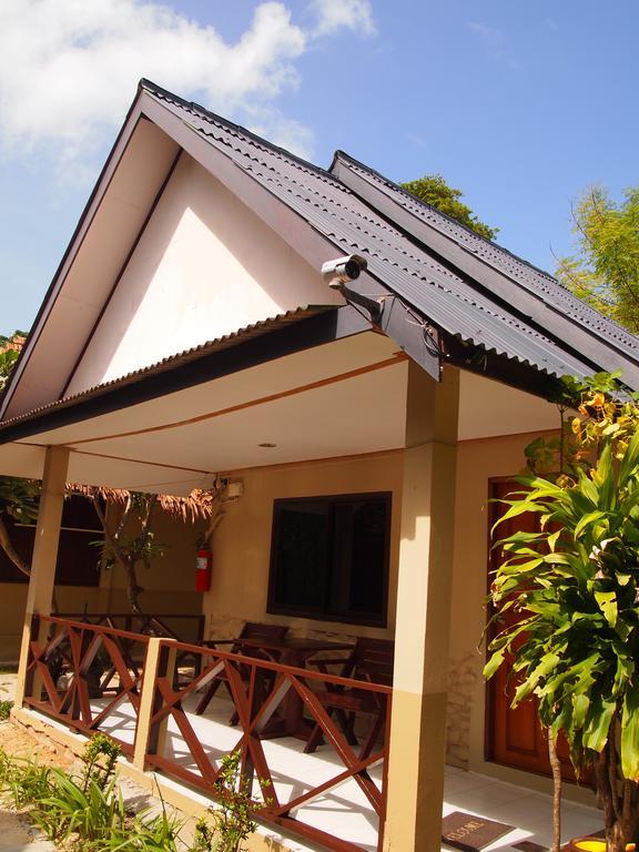 Standard Bungalow with Twin Bed