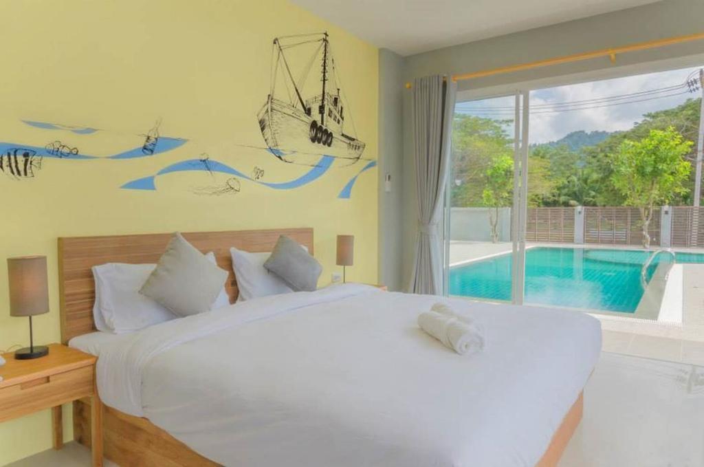 Deluxe Double Room Pool View