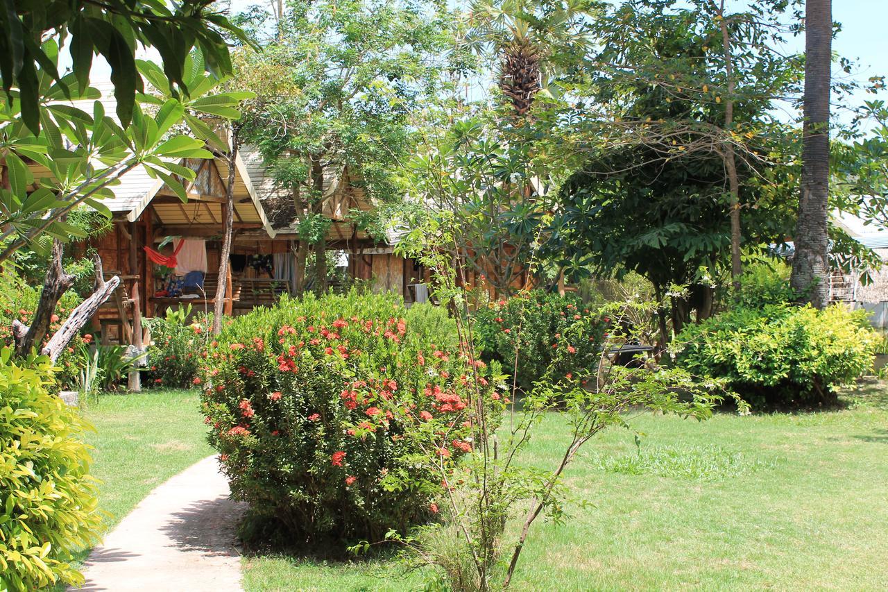 Bungalow with Fan and Garden View,596163114:JPEG
