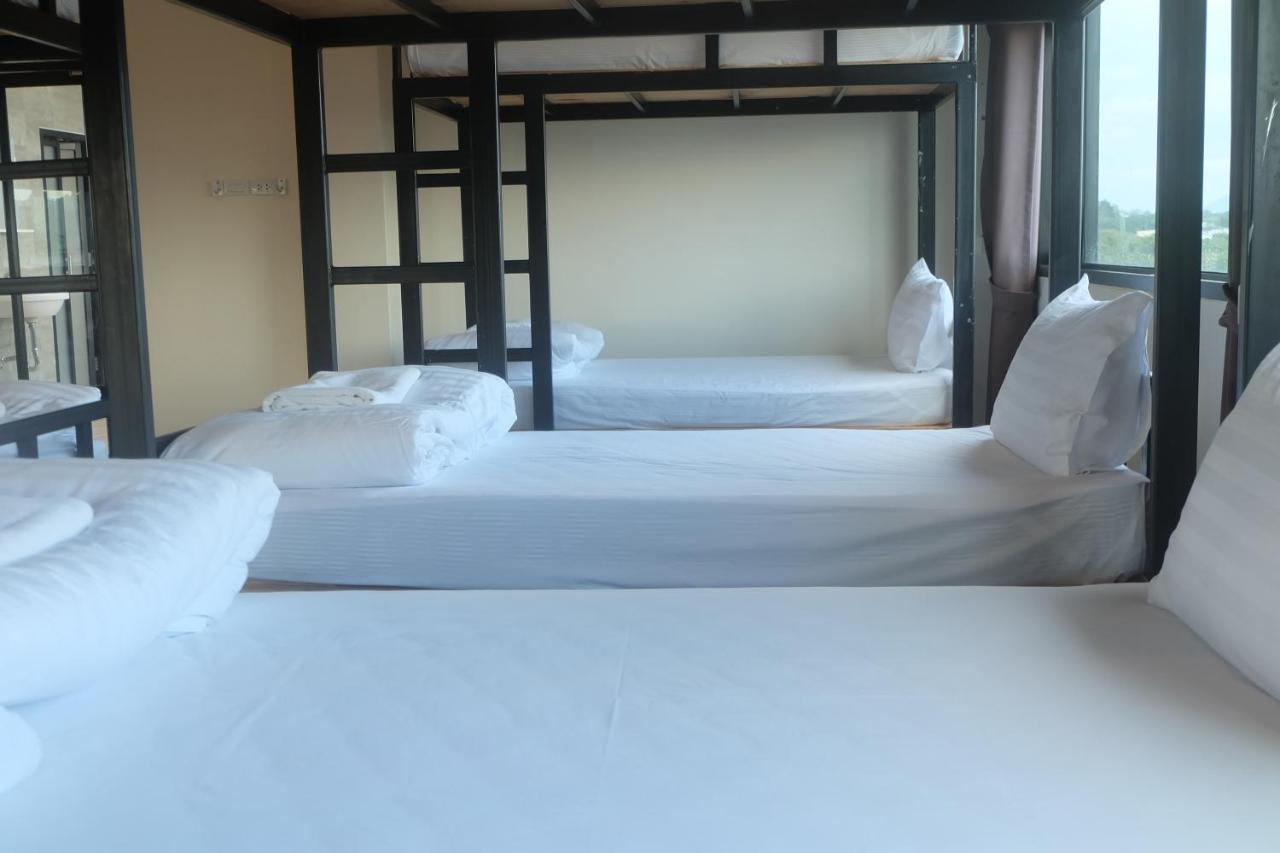 Bunk Bed in Female Dormitory Room,742945990:JPEG