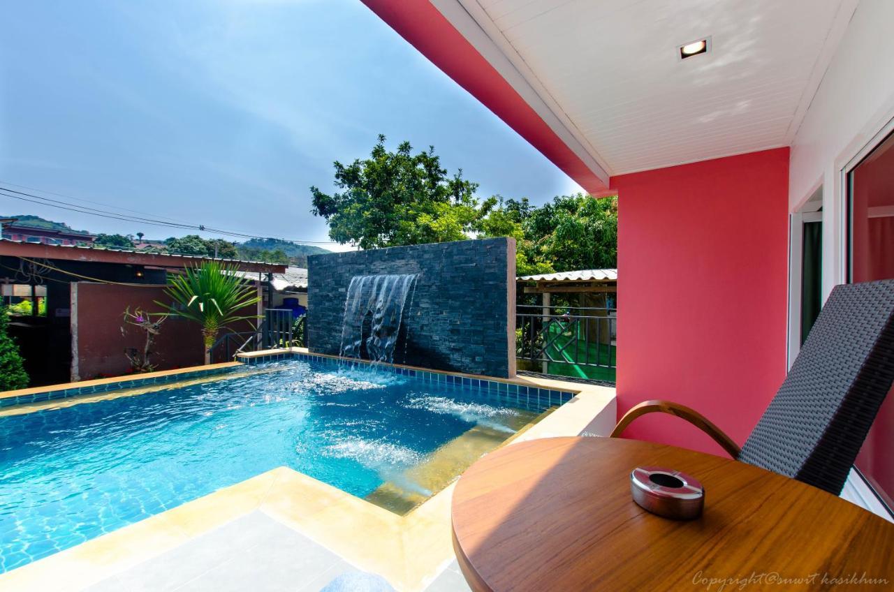 Chambre Lit King-Size - Vue sur Piscine