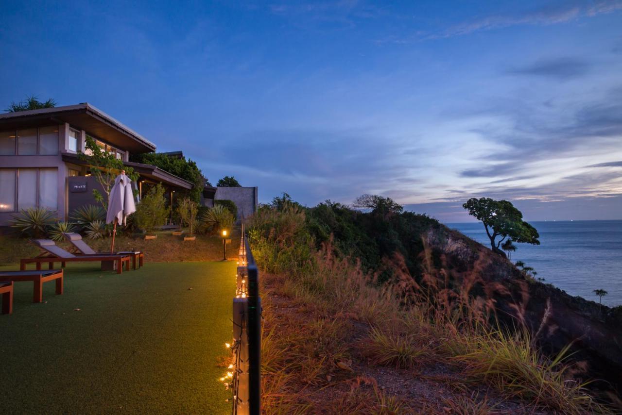 One-Bedroom Suite Sea View