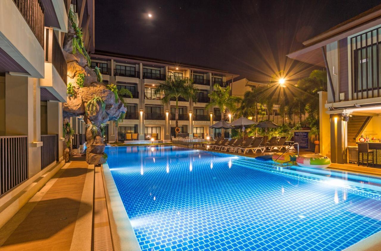 Quarto Deluxe com Cama de Casal ou 2 de Solteiro e Acesso à Piscina