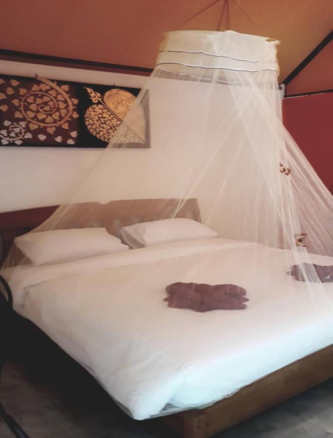 Bungalow with Patio,984387736:JPEG