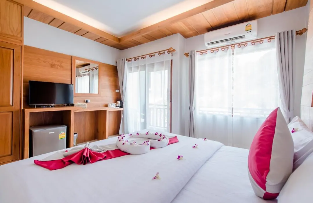 Lanta Ray Bay Hotel-1