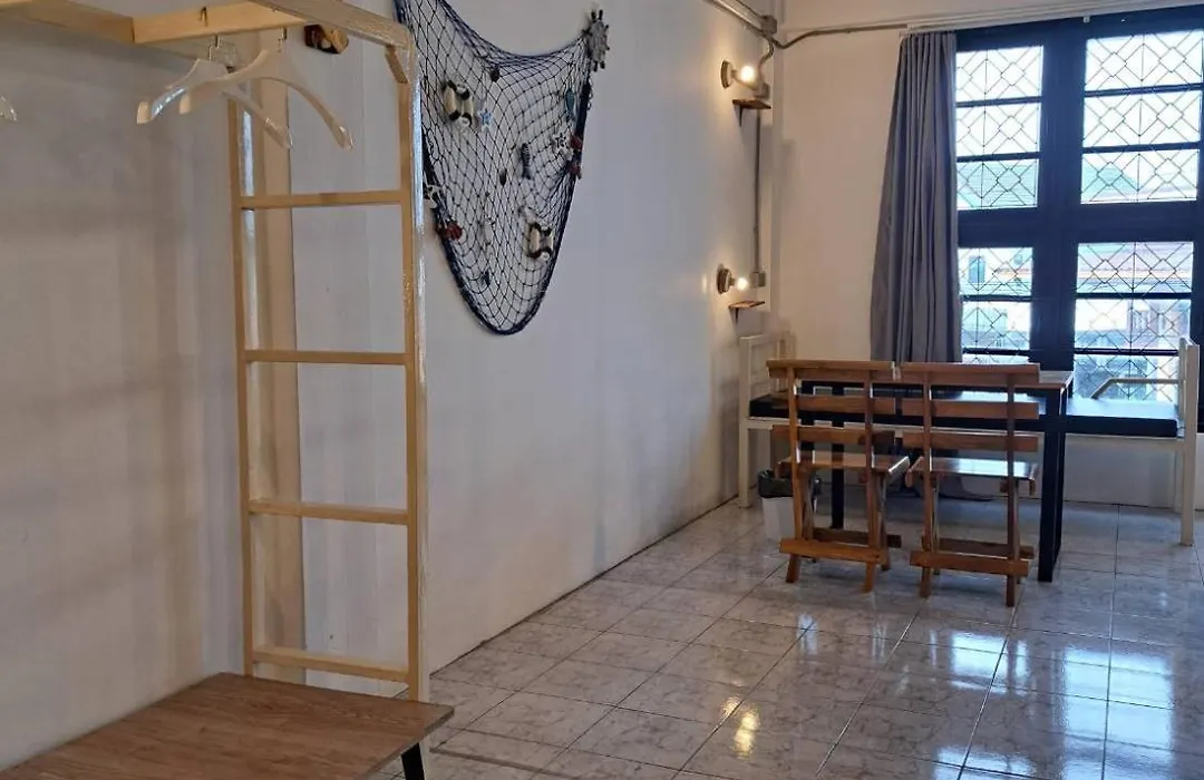 8 Sleeper Street Guesthouse-1