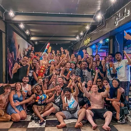Balcony Party Hostel - 18-40 (Adults Only)-3