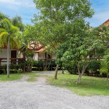 Lanta School Beach Resort-3
