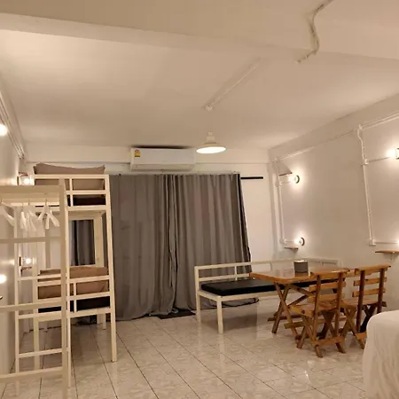 8 Sleeper Street Guesthouse-2