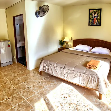 Hugs Guesthouse-2