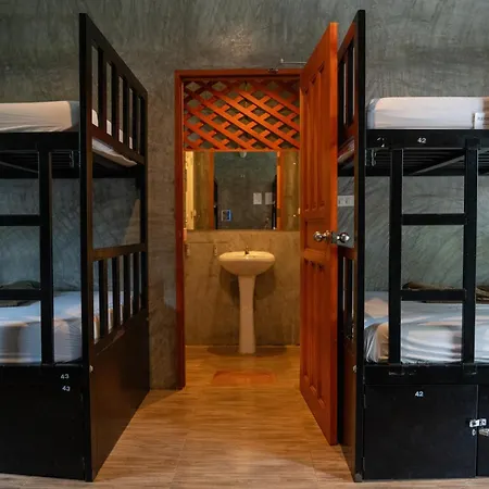 Blanco Hostel Lanta 18 To 35-2
