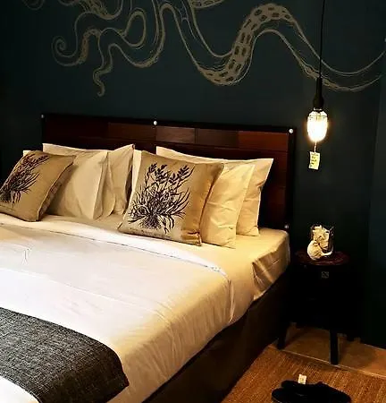 Guestroom 401-3