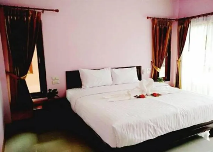 Koh Lanta Self Catering Holidays near Saladan Pier