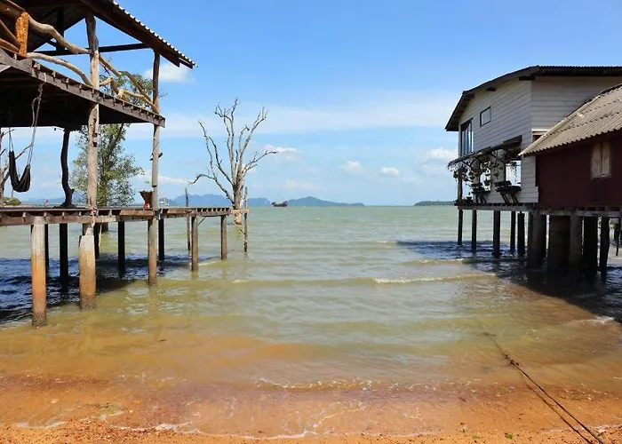 Capital O 729 Amantra Lake View Resort Ko Lanta met golfbaan
