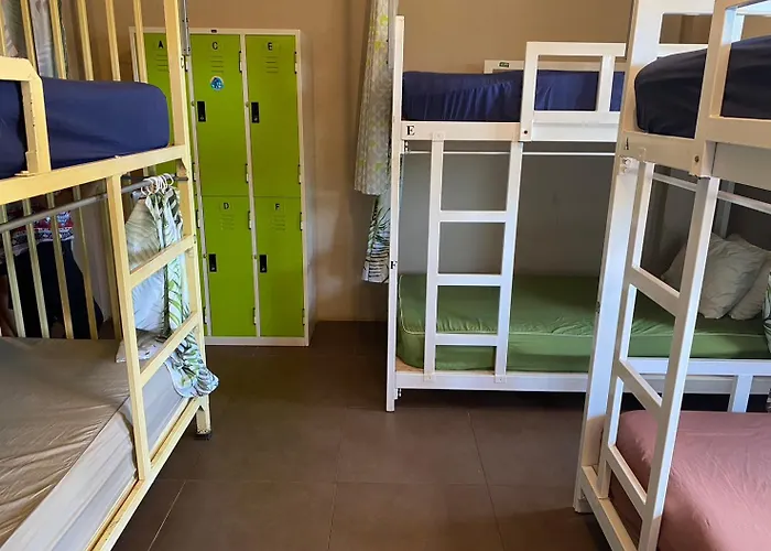 Non La Mer Hostel - Bed & Yoga Ko Lanta