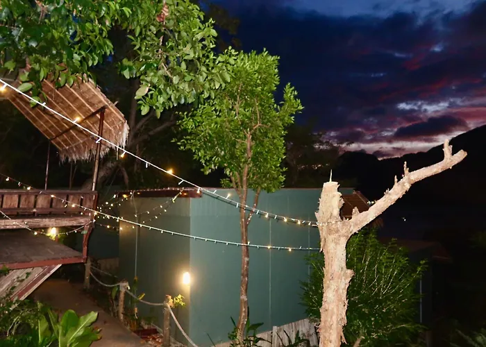 Phi Phi Sea Sky Resort Con una Pista de Golf