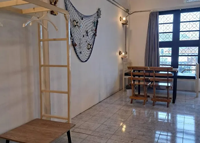 8 Sleeper Street Guesthouse Krabi town