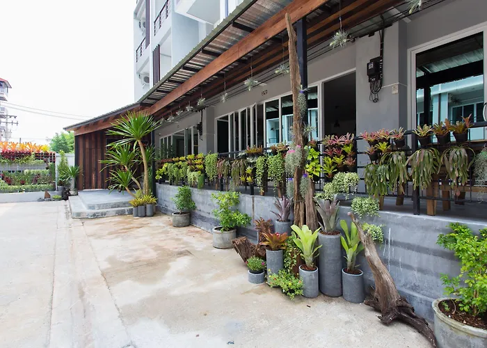 Krabi Inn & Omm