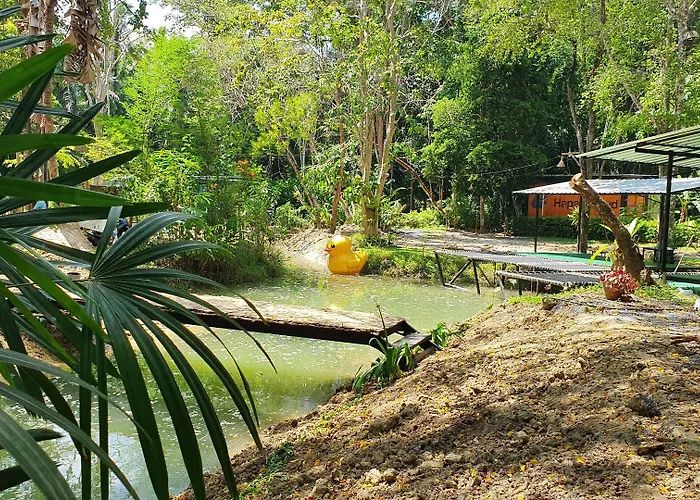 Hug Rimtharn Hotell Ban Khao Klom