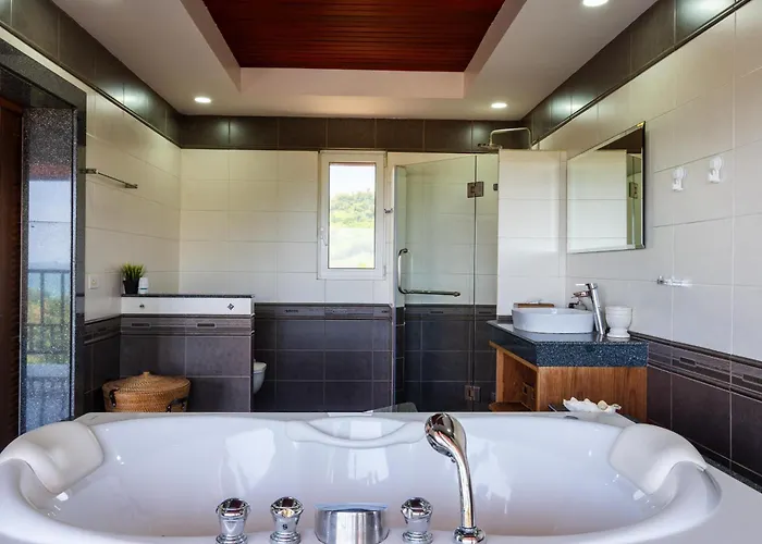 2 Pools And Seaview! Villa Serena 6Br, Klong Khong Koh Lanta