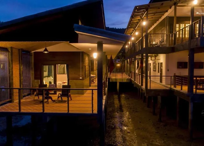 Lanta Harbour Hostel Ko Lanta